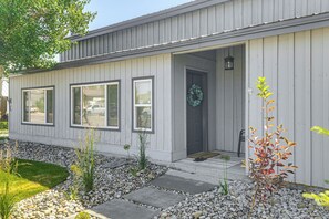 House (3 Bedrooms) | Interior - Centrally Located Pinedale Vacation Rental! (Pinedale)