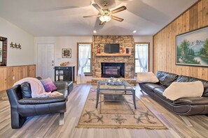 Interior - Lake Rousseau Vacation Rental w/ Private Dock (Inglis)