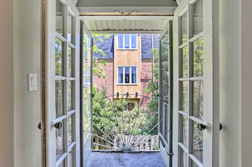 Central Philly Townhome w/ Patio & City Views!
