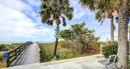 Indian Rocks Beach Cottage, Walk to Beach!