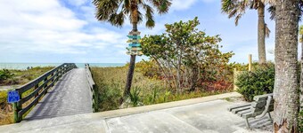 Indian Rocks Beach Cottage, Walk to Beach!
