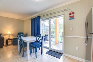 Apartment (1 Bedroom) | Interior - Sunlit Longboat Key Escape w/ Private Resort Beach (Longboat Key)