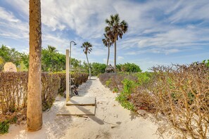 Apartment (1 Bedroom) | Interior - Sunlit Longboat Key Escape w/ Private Resort Beach (Longboat Key)