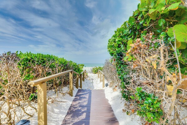 Apartment (1 Bedroom) | Interior - Sunlit Longboat Key Escape w/ Private Resort Beach (Longboat Key)