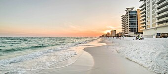 Modern Resort Condo With Balcony - Walk to Beach!