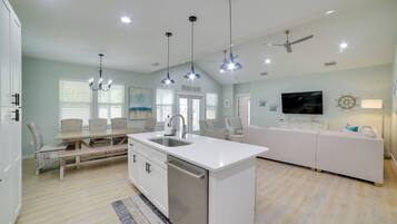 House (3 Bedrooms) | Interior