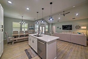 House (3 Bedrooms) | Interior