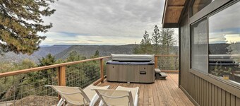 Homey Colfax Getaway w/ Private Hot Tub!