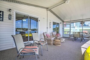 House (2 Bedrooms) | Interior - Angler's Getaway: Homosassa Home w/ Boat Dock! (Homosassa)