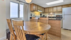 Dining - Oceanfront Condo w/ Stunning Views & Pool Access! (Panama City Beach)