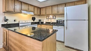 Microwave, oven, stovetop, dishwasher - Oceanfront Condo w/ Stunning Views & Pool Access! (Panama City Beach)