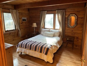 3 makuuhuonetta, työpöytä, silitysrauta/-lauta, Wi-Fi