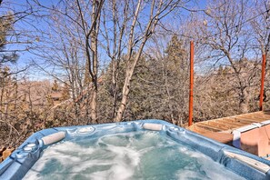 Interior - Lovely Lake Arrowhead Home w/ Private Hot Tub (Lake Arrowhead)