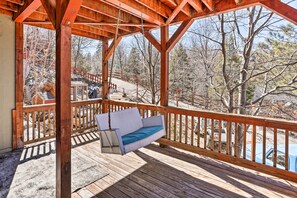 Interior - Lovely Lake Arrowhead Home w/ Private Hot Tub (Lake Arrowhead)