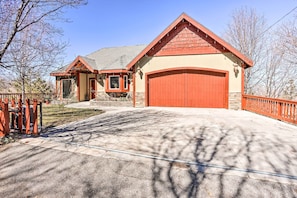 Interior - Lovely Lake Arrowhead Home w/ Private Hot Tub (Lake Arrowhead)