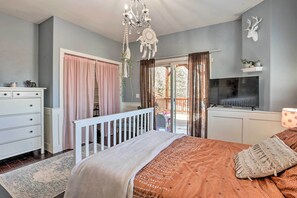 Interior - Lovely Lake Arrowhead Home w/ Private Hot Tub (Lake Arrowhead)