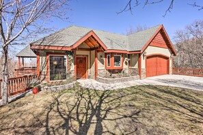 Interior - Lovely Lake Arrowhead Home w/ Private Hot Tub (Lake Arrowhead)