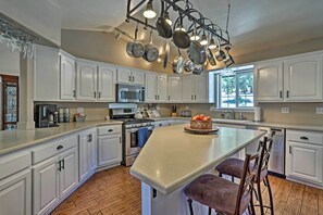 House (6 Bedrooms) | Interior