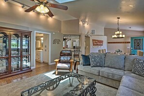 House (6 Bedrooms) | Interior