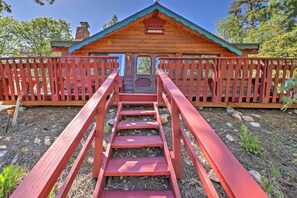 Interior - Big Bear Lake Cabin w/ Deck ~ 7 Mi to Ski Slopes! (Fawnskin)