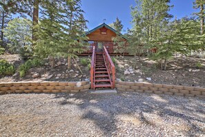 House (2 Bedrooms) | Interior - Big Bear Lake Cabin w/ Deck ~ 7 Mi to Ski Slopes! (Fawnskin)