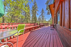 House (2 Bedrooms) | Interior - Big Bear Lake Cabin w/ Deck ~ 7 Mi to Ski Slopes! (Fawnskin)