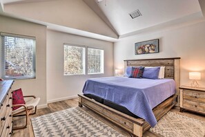 Cottage (3 Bedrooms) | Interior - 5 Mi to Big Bear Lake: Cozy Cottage w/ Hot Tub (Big Bear City)