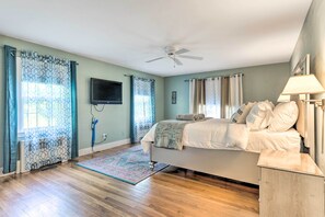 House (3 Bedrooms) | Interior - Grand Worcester Getaway w/ Large Private Yard! (Worcester)