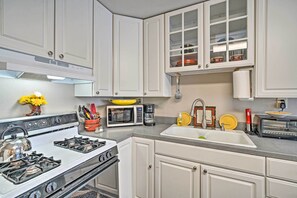 Rumah (1 Bedroom) | Dapur pribadi | Microwave, oven, kompor, dan blender