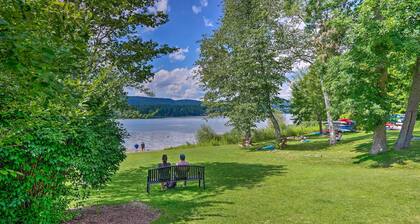 Stockbridge Home: Walk to Town Beach!