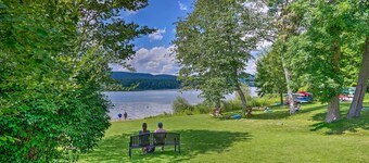 Stockbridge Home: Walk to Town Beach!