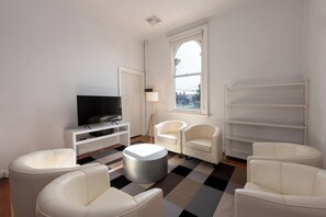 TV, offices - Private Unit in Heritage Building in Fitzroy North (Fitzroy North)