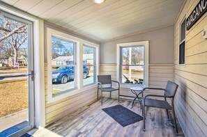 Cottage (2 Bedrooms) | Interior - Walk to Shore: Updated Buzzards Bay Cottage! (Buzzards Bay)