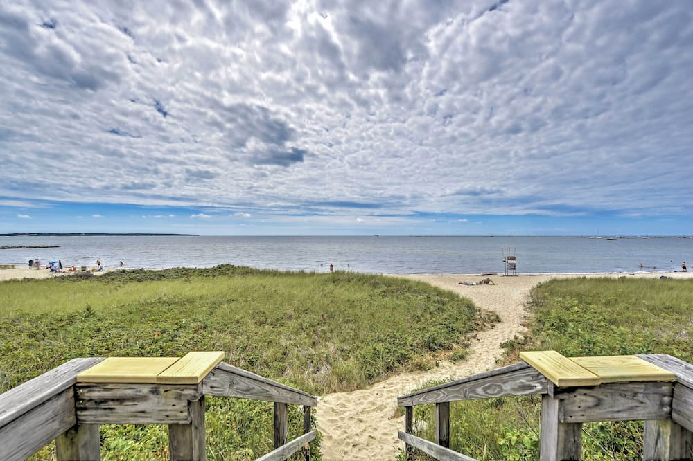 Walk to Beach! Hyannis Family Haven w/ Deck - Cummaquid, MA