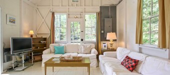 Cozy Stockbridge Cabin - Walk to Beach & Lake!