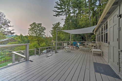 Cozy Stockbridge Cabin - Walk to Beach & Lake!