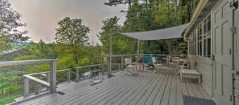 Cozy Stockbridge Cabin - Walk to Beach & Lake!