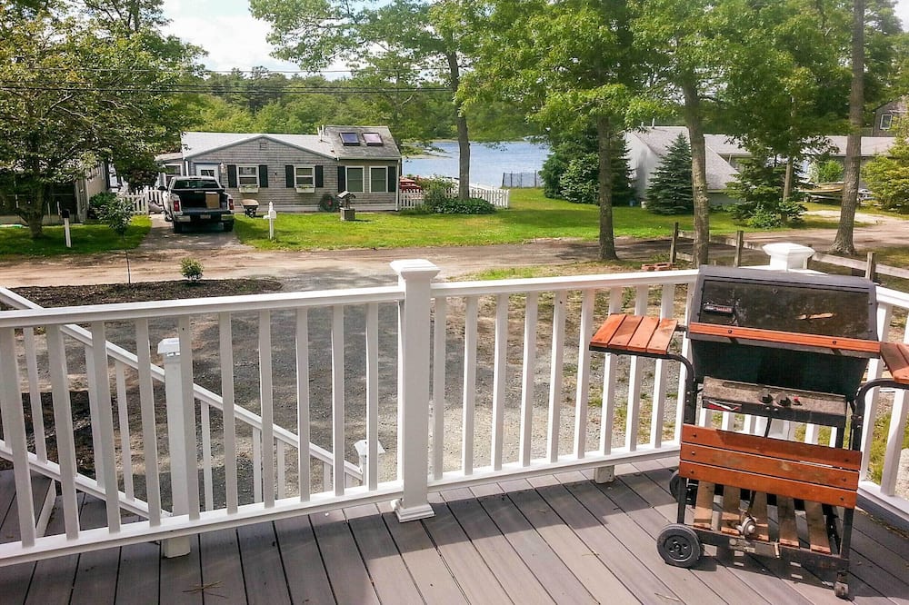 Pond Access & Private Dock: East Wareham Home - Swifts Beach, MA