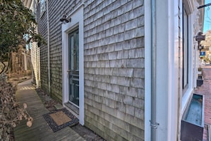 Apartment (1 Bedroom) | Interior - Couples Retreat in Nantucket Walk to Attractions! (Nantucket)