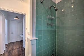 Apartment (1 Bedroom) | Interior - Couples Retreat in Nantucket Walk to Attractions! (Nantucket)