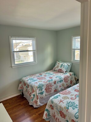 2 bedrooms, iron/ironing board, WiFi, bed sheets