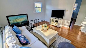 TV - 2-Bedroom Apartment in the quaint shore town of Avon-By-The-Sea! (Avon By The Sea)