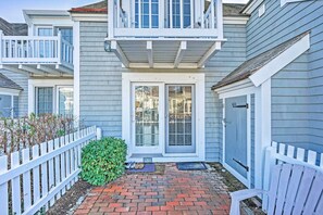 Apartment (2 Bedrooms) | Interior - Ocean View + Beach Access: Cape Cod Townhome (Mashpee)
