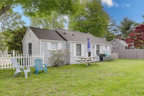 1 Mi to Ferry: 'sea Street Cottage' in Hyannis