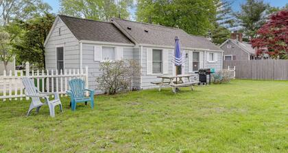 1 Mi to Ferry: 'sea Street Cottage' in Hyannis