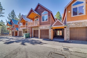 Apartment (3 Bedrooms) | Interior - Central Townhome < 1 Mi to The Village at Mammoth! (Mammoth Lakes)