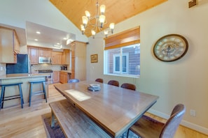 Apartment (3 Bedrooms) | Interior - Central Townhome < 1 Mi to The Village at Mammoth! (Mammoth Lakes)