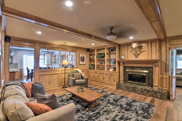 House (4 Bedrooms) | Interior - Lake Access & Pool: Spacious Freeport Home! (Freeport)