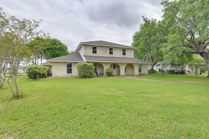House (4 Bedrooms) | Interior - Lake Access & Pool: Spacious Freeport Home! (Freeport)