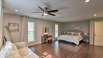 House (4 Bedrooms) | Interior
